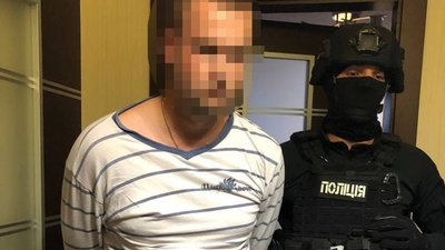 Викрали людину за 10 тисяч доларів. Прокуратура Києва вручила підозру двом поліцейським