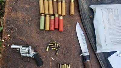 Житель Черкащини зберігав удома зброю та набої. Відкрили кримінальну справу Житель Черкащини зберігав удома зброю та набої. Відкрили кримінальну справу