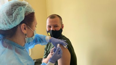 Півсотні луцьких нацгвардійців щепили вакциною CoronaVac Півсотні луцьких нацгвардійців щепили вакциною CoronaVac