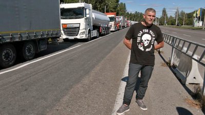 Кілометрові черги на "Ягодині": як коментують ситуацію далекобійники, прикордонники та митники Кілометрові черги на "Ягодині": як коментують ситуацію далекобійники, прикордонники та митники