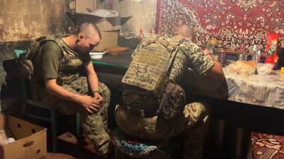 Готують суп під обстрілами і рятують цуценят: черкаський боєць про побут на фронті