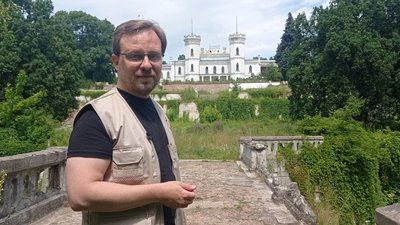 Олексій Толкачов у Шарівському палаці Олексій Толкачов у Шарівському палаці