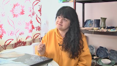 Картини, які можна відчути на дотик, малює хмельницька художниця Наталія Степанюк