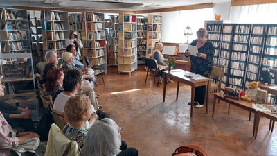 Книгу зі спогадами про дитинство 50-60-х років презентували у Сумах Книгу зі спогадами про дитинство 50-60-х років презентували у Сумах