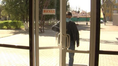«Антикоронавірусну» ручку для дверей сконструювали у Луцьку «Антикоронавірусну» ручку для дверей сконструювали у Луцьку