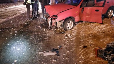 Міст на вул. Білопільський шлях у Сумах залишився без частини огородження після аварії Міст на вул. Білопільський шлях у Сумах залишився без частини огородження після аварії
