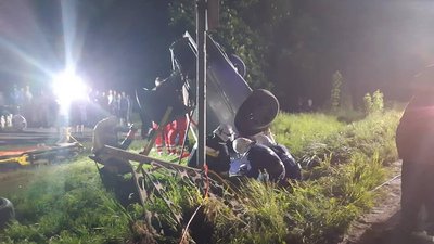 На Прикарпатті перекинулася автівка. Водія рятували надзвичайники