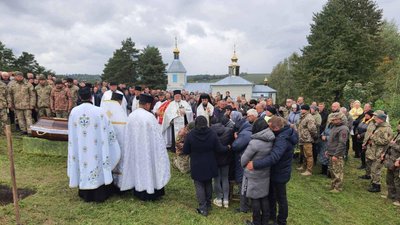 На Тернопільщині попрощалися із загиблим воїном Віталієм Даніловим На Тернопільщині попрощалися із загиблим воїном Віталієм Даніловим