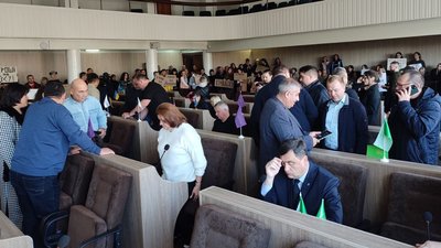 На сесії Черкаської міськради 24 жовтня влаштували мітинг На сесії Черкаської міськради 24 жовтня влаштували мітинг
