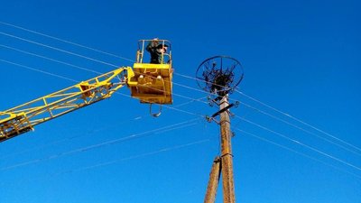 Працівники Рівнеобленерго відновлюють електропостачання у селі Святе