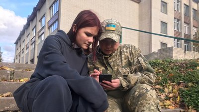 На Тернопільщині вчителька з Краматорська викладає військову підготовку На Тернопільщині вчителька з Краматорська викладає військову підготовку