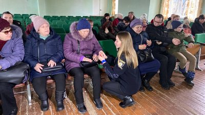 Світлоповертальні браслети для людей з порушенням зору: скільки роздали у Полтаві Світлоповертальні браслети для людей з порушенням зору: скільки роздали у Полтаві
