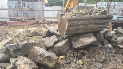 У Рівному розбирають монумент Богомолову, аби перепоховати рештки комдива У Рівному розбирають монумент Богомолову, аби перепоховати рештки комдива