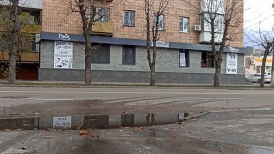 Затоплені вулиці у Житомирі після зливи: комунальники пояснили причину Затоплені вулиці у Житомирі після зливи: комунальники пояснили причину