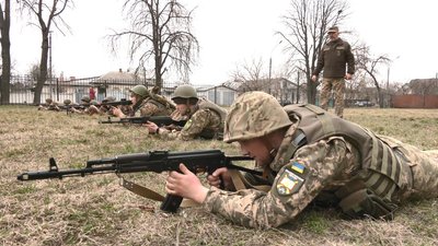 За стандартами НАТО: у Черкасах побільшало охочих вчитися на кафедрі військової підготовки За стандартами НАТО: у Черкасах побільшало охочих вчитися на кафедрі військової підготовки