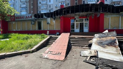 Через обстріли з боку військових Росії на Миколаївщині сталися пожежі Через обстріли з боку військових Росії на Миколаївщині сталися пожежі