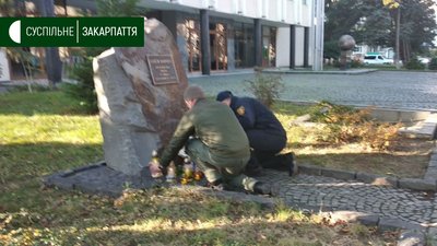 Свічки запалили в Ужгороді в пам'ять про загиблих під час Революції Гідності Свічки запалили в Ужгороді в пам'ять про загиблих під час Революції Гідності