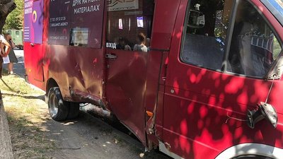 У результаті автопригоди травмувалося четверо людей. У результаті автопригоди травмувалося четверо людей.