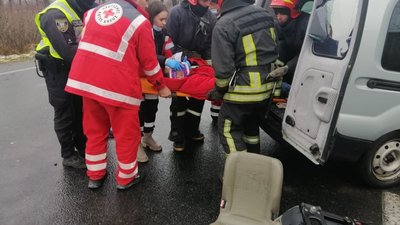 На Франківщині в ДТП загинув чоловік, ще четверо людей травмувалися, серед них – діти На Франківщині в ДТП загинув чоловік, ще четверо людей травмувалися, серед них – діти