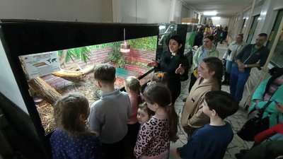 Гурток та лекції. У Миколаївському зоопарку тривають освітні заходи для дітей Гурток та лекції. У Миколаївському зоопарку тривають освітні заходи для дітей