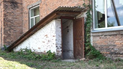 Школа без школярів: як працюватимуть черкаські освітні заклади без укриттів Школа без школярів: як працюватимуть черкаські освітні заклади без укриттів