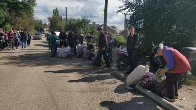 Понад 35 тонн гуманітарного вантажу передали жителям Харківщини Вільшанська та Чуднівська громади Житомирщини Понад 35 тонн гуманітарного вантажу передали жителям Харківщини Вільшанська та Чуднівська громади Житомирщини