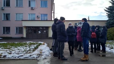 У Мені знову протестують працівники сирзаводу (Оновлено)