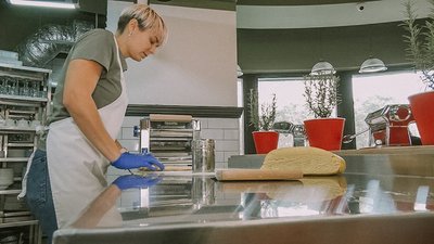 Створює італійську пасту. Олена Бондарюк. СУСПІЛЬНЕ | ЛЮДИ