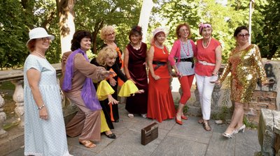 Мотозона, гра в класики, мильні бульбашки: у Дніпрі влаштували фотосесію для учасників "Університету третього віку" Мотозона, гра в класики, мильні бульбашки: у Дніпрі влаштували фотосесію для учасників "Університету третього віку"