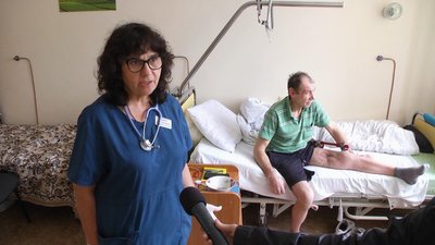 За словами завідувачки реабілітаційного відділення Лілії Панделі, її відділення призначене для пацієнтів, які потребують використання певних реабілітаційних втручань для покращення якості їхнього життя. За словами завідувачки реабілітаційного відділення Лілії Панделі, її відділення призначене для пацієнтів, які потребують використання певних реабілітаційних втручань для покращення якості їхнього життя.
