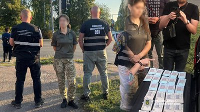 на Чернігівщині затримали співробітницю ТЦК та СП