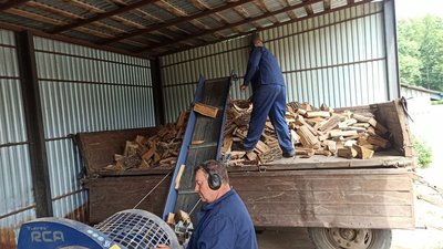 Пік продажу дров починається у серпні. На Кіровоградщині лісгоспи заготовляють дрова