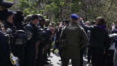 В Одесі між поліцією та "Безсмертним полком" сталися сутички. Є затримані В Одесі між поліцією та "Безсмертним полком" сталися сутички. Є затримані
