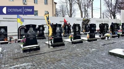 На центральному кладовищі Сум вшанували пам'ять захисників Донецького аеропорту На центральному кладовищі Сум вшанували пам'ять захисників Донецького аеропорту