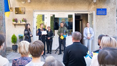 У Тернополі відкрили меморіальну дошку захиснику Миколі Курику У Тернополі відкрили меморіальну дошку захиснику Миколі Курику
