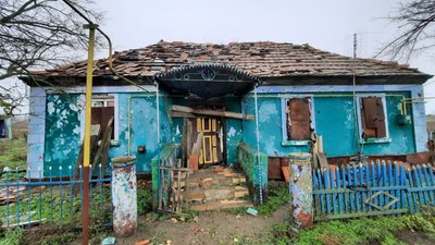 Житель Миколаївщини показав свою оселю, зруйновану російськими обстрілами