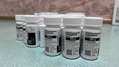 На Львівщині ліки від коронавірусу розподілять між сімейними лікарями. Кому призначатимуть