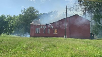 "Так Золочів ще не обстрілювали": росіяни понад 10 годин б’ють з артилерії по селищу на Харківщині "Так Золочів ще не обстрілювали": росіяни понад 10 годин б’ють з артилерії по селищу на Харківщині