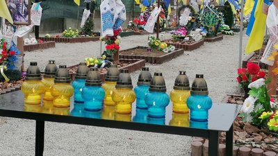 У Кропивницькому вшанували загиблих під час війни в Україні воїнів У Кропивницькому вшанували загиблих під час війни в Україні воїнів
