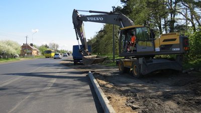 Біля Луцька заасфальтували трасу до Ківерців і облаштовують дорожню інфраструктуру