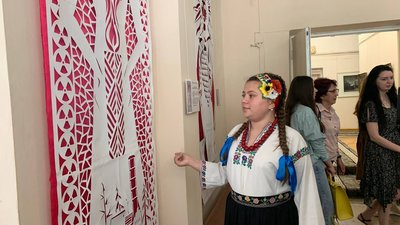 У Тернополі презентували сім двометрових панно-витинанок У Тернополі презентували сім двометрових панно-витинанок