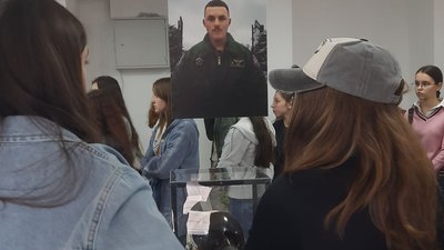 "Із полум'я зродились": на Рівненщині відкрили виставку присвячену героям війни