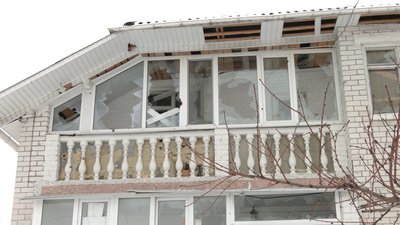 Ще один пошкоджений будинок у Чернігові після ракетного удару росіян 13 січня 2024 року Ще один пошкоджений будинок у Чернігові після ракетного удару росіян 13 січня 2024 року