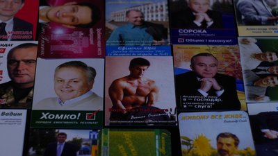 Рівнянин зібрав колекцію з сотень політичних календариків Рівнянин зібрав колекцію з сотень політичних календариків