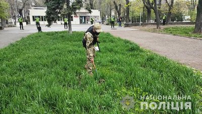Роковини 2 травня в Одесі: на Куликовому полі та Соборній площі почали чергувати поліцейські Роковини 2 травня в Одесі: на Куликовому полі та Соборній площі почали чергувати поліцейські