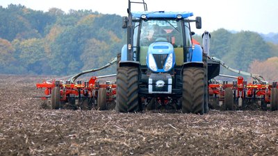 Планують засіяти 450 тисяч гектарів: на Вінниччині триває посівна озимини Планують засіяти 450 тисяч гектарів: на Вінниччині триває посівна озимини