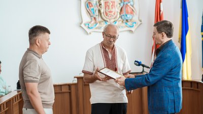 Вручення сертифіката на придбання автомобіля Вільгельму Кройцу