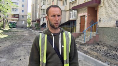 Вкладають бруківку і формують клумби: в Луцьку ремонтують декілька дворів Вкладають бруківку і формують клумби: в Луцьку ремонтують декілька дворів