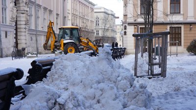 На Львівщині комунальники працюють у посиленому режимі На Львівщині комунальники працюють у посиленому режимі