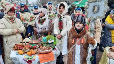Щедрували та водили "козу". У середмісті Херсона відзначили Старий Новий рік Щедрували та водили "козу". У середмісті Херсона відзначили Старий Новий рік